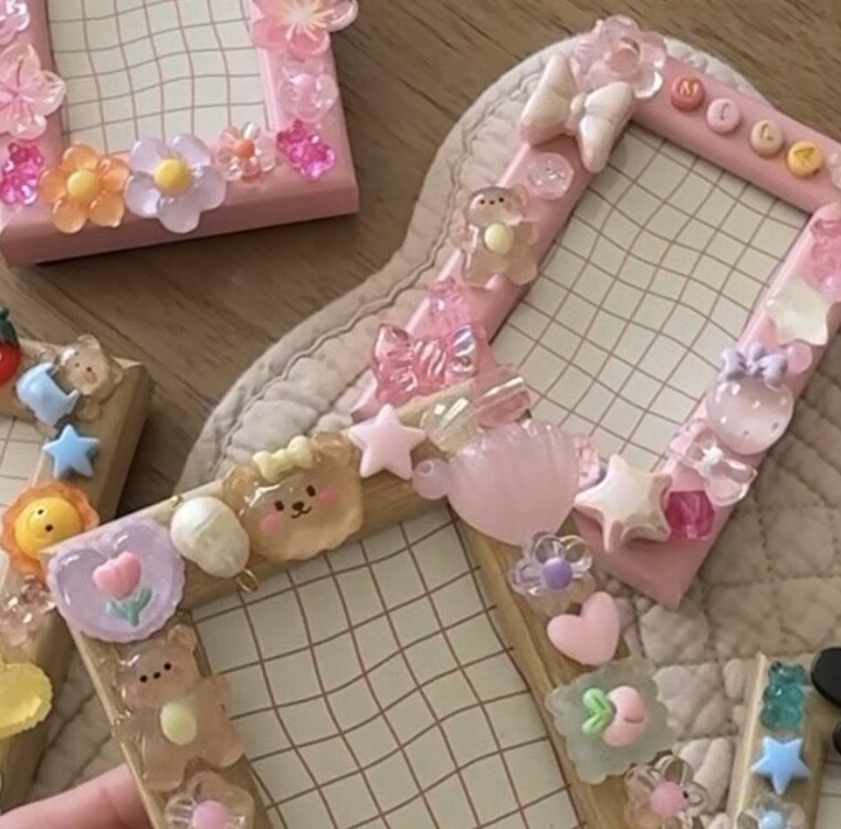 charm frame